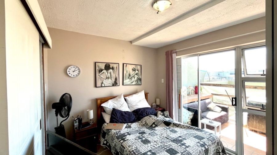 2 Bedroom Property for Sale in Heiderand Western Cape
